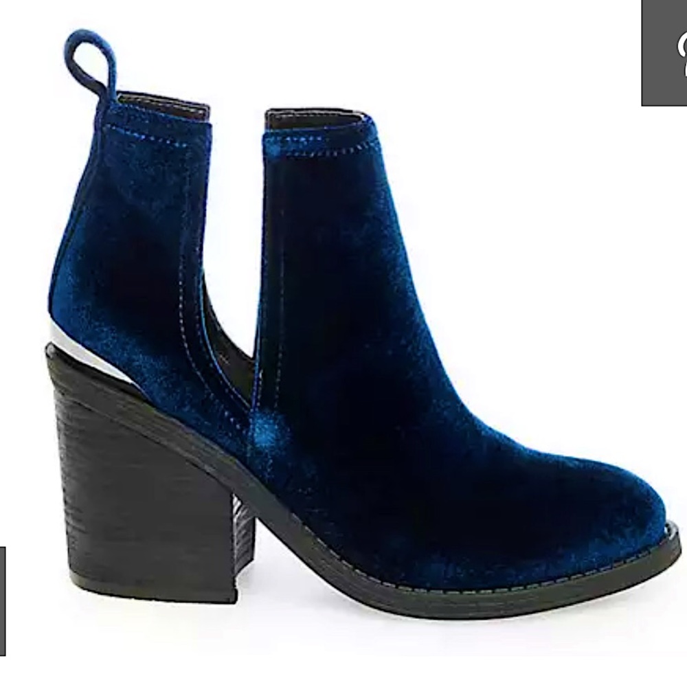 Steve Madden Shariniv Blue Velvet Booties